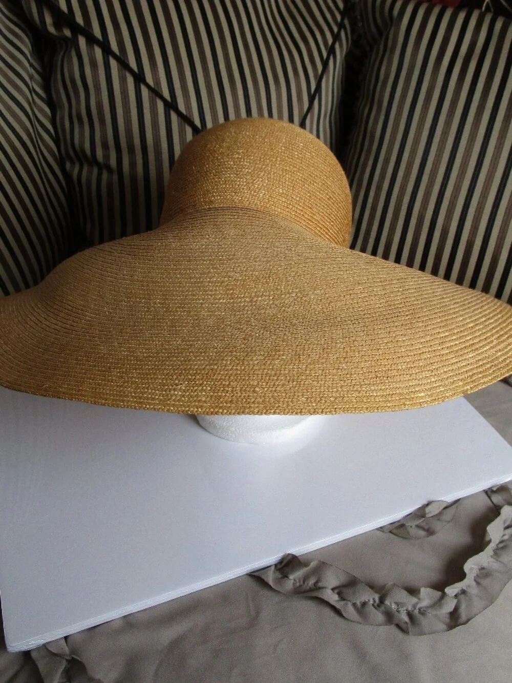 extra wide brim straw sun hat